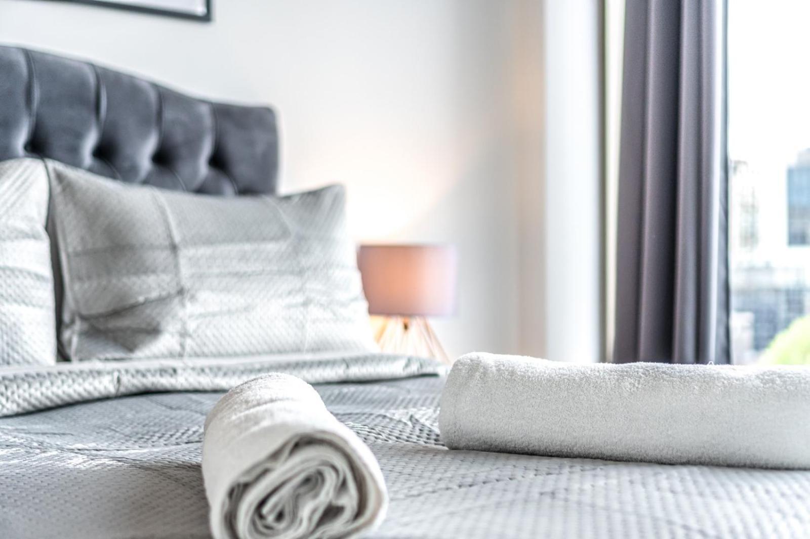 Luxury 2 Bedroom Apartment In Tower Hill Londra Dış mekan fotoğraf